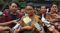 Menteri Luar Negeri Retno Marsudi saat memberikan keterangan kepada awak media di Ponpes Bali Bina Insani (Liputan6.com/Citra Dewi)
