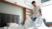 Ilustrasi mencuci bed cover kesayangan. (Image by Freepik)