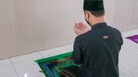 Ilustrasi Islami, muslim, berdoa. (Photo by Masjid Pogung Dalangan on Unsplash)