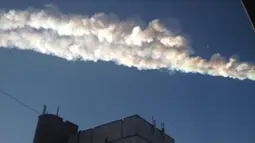 Seperti dikabarkan RT News dan dilansir Space.com, seorang saksi mata mengidentifikasikan bola api itu sebagai “sampah” luar angkasa yang menembus atmosfer bumi Selasa (22/4/2014) (Livescine.com)