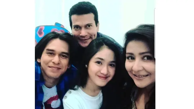 7 Potret Kedekatan Adam Jordan dengan Pemain Samudra Cinta saat di Balik Layar