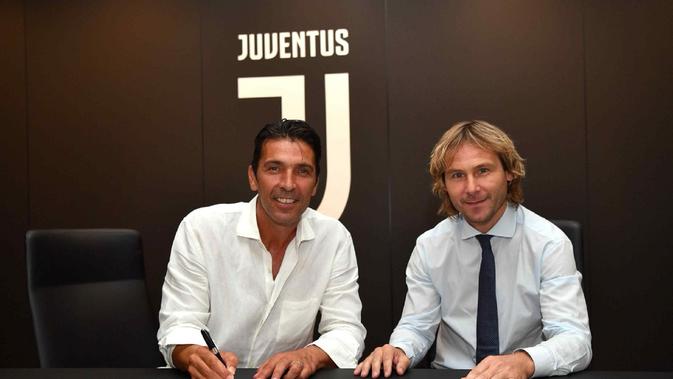 Gianluigi Buffon bersama Pavel Nedved. (dok. Juventus)