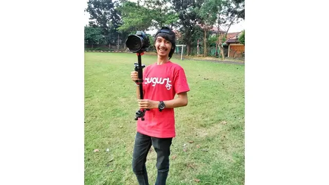 Ingat Somat di Eneng dan Kaos Kaki Ajaib? Ini 6 Potretnya Jadi Videographer