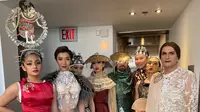 Koleksi Juan Iskandar di Toronto Fashion Week 2022, Tampilkan Songket dan Batik.. foto: istimewa