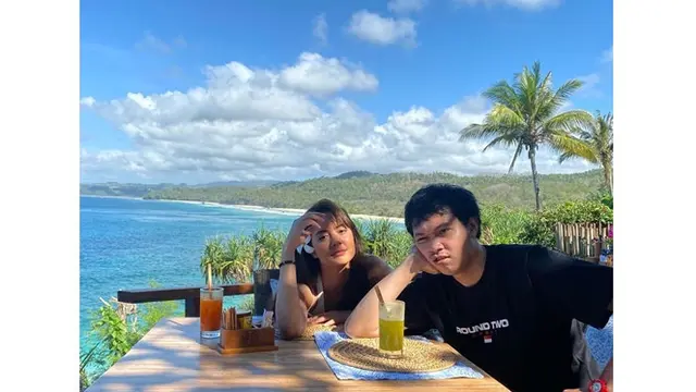 6 Momen Seleb Liburan ke Nihi Sumba Bareng Pasangan, Mesra Banget