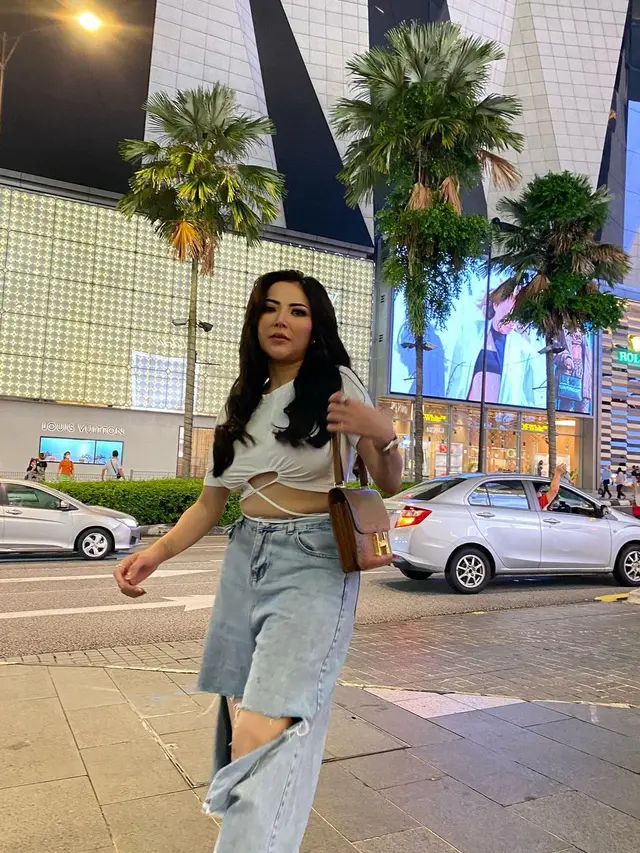 Ayu Aulia di Malaysia
