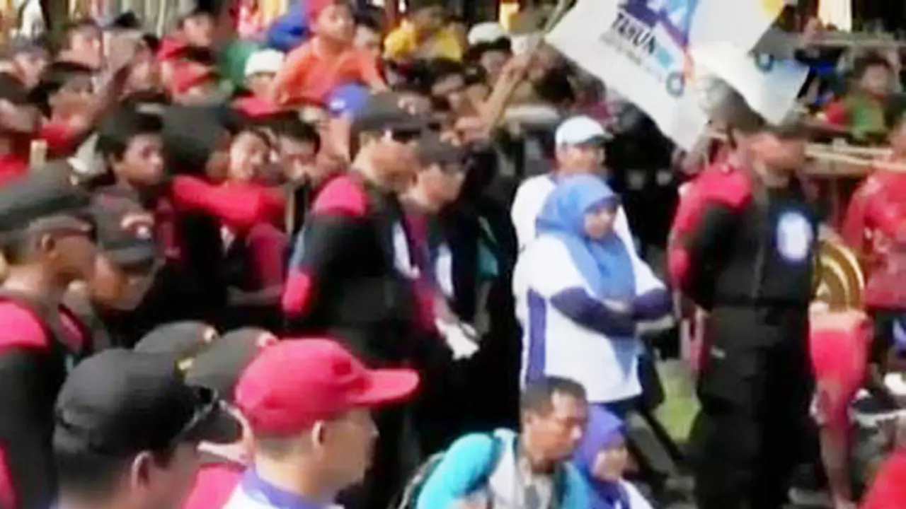 Segmen 2: Hari Buruh di Sidoarjo hingga Arus Balik Pantura Padat