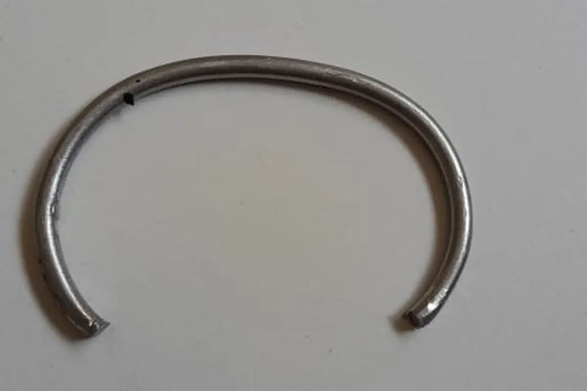 Cincin yang dilepaskan damkar dari kemaluan seorang pria di Kabupaten Tangerang. (Istimewa)