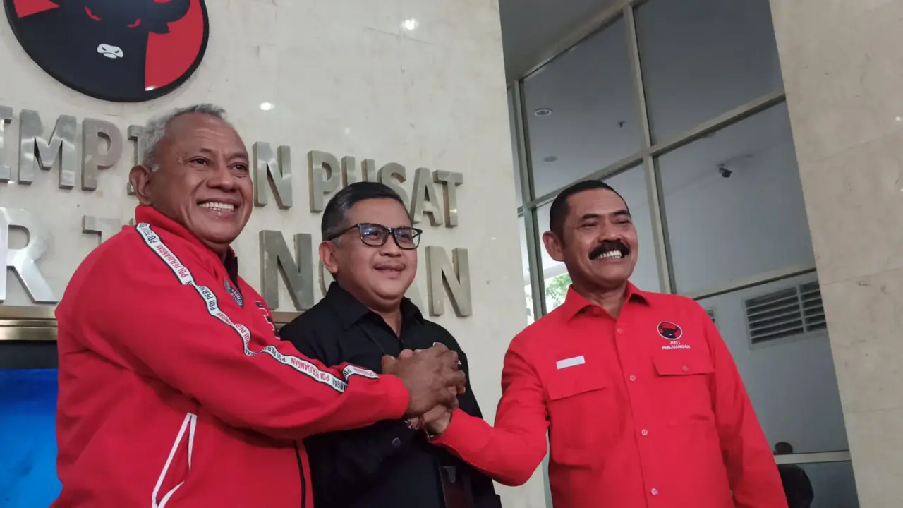 Ketua Dewan Kehormatan PDIP Komarudin Watubun menyampaikan alasan mengenai sanksi peringatan keras dan terakhir yang diberikan kepada Ketua Dewan Pimpinan Cabang (DPC) PDIP Kota Solo FX Hadi Rudyatmo.