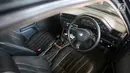 Interior mobil BMW seri 3 E30 generasi kedua saat dipamerkan di Jakarta, Rabu (17/10). Mobil yang menjadi grand prize Indonesia Bimmerfest 2018 digelar untuk merayakan 10 tahun Bimmerfest yang mengusung tema Redefining Culture. (Liputan6.com/Fery Pradolo)