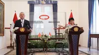 Menteri Luar Negeri Turki Mevlüt Çavuşoğlu dan Menteri Luar Negeri RI Retno Marsudi dalam press briefing Kemlu RI pada Selasa (22/12/2020). (Photo credit: Kementerian Luar Negeri RI)