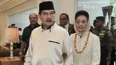 Wakil Ketua Dewan Pembina Partai Demokrat Agus Hermanto menanggapi pernyataan Antasari Azhar, yang meminta Ketua Umum Partai Demokrat Susilo Bambang Yudhoyono (SBY) untuk membongkar kasusnya daripada curhat di twitter