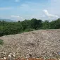 Sampah meluber keluar dari area TPA Kaliori, Kalibagor, Banyumas dan menyebabkan warga terganggu. (Foto: Liputan6.com/Muhamad Ridlo)