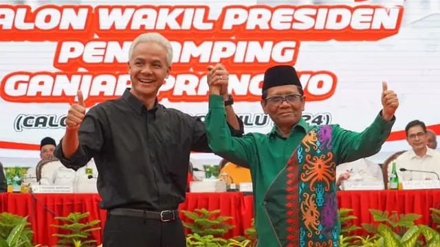 Penampilan Ganjar Pranowo dan Mahfud MD