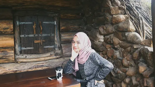 6 Potret Ulfa Rahmawati, Wanita yang Disebut Mirip Anisa Rahma