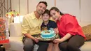 Melalui media sosial, Raffi Ahmad dan Nagita Slavina terlihat memberi kejutan ulang tahun untuk putra sulung mereka. Rafathar sendiri memang diketahui genap berusia 7 tahun pada 15 Agustus 2022. (Liputan6.com/IG/@raffinagita1717)