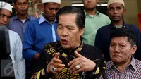 Ketua Umum Persatuan Islam Tionghoa Indonesia (PITI), Anton Medan, memberikan keterangan ke awak media setelah menemui Kapolda Metro Jaya Irjen Mochamad Iriawan di Polda Metro Jaya, Jakarta, Senin (31/10). (Liputan6.com/Gempur M Surya)