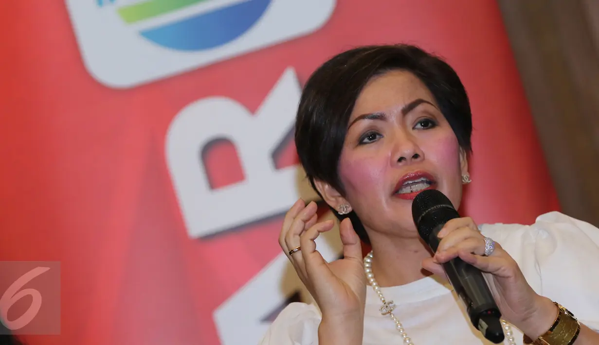 Harsiwi Achmad, Managing Director Indosiar memberikan penjelasan saat acara  jumpa pers Dangdut Academy 3 di Jakarta, (20/01). Dangdut Academy 3 siap lahirkan "The Next Dangdut Superstar" yang akan tayang live di Indosiar. (Liputan6.com/Herman Zakharia)