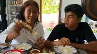 Susi Pudjiastuti Sibuk Kampanye Makan Ikan, Sosok Cucu Lelakinya Bikin Salah Fokus