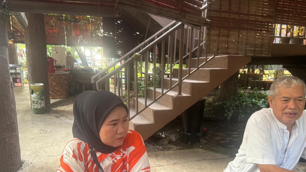 Nurmalia, Seorang warga Kampung Sarongge, Desa Wanakerta, Kecamatan Sindangjaya, Kabupaten Tangerang yang menjadi korban penyerobotan lahan di Tangerang.