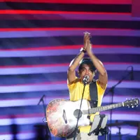  Musisi tanah air, Glenn Fredly tampil di BNI Stage Hall, Jiexpo Kemayoran, Jakarta Utara, Minggu (5/3/2017). (Syaiful Bahri/Bintang.com)