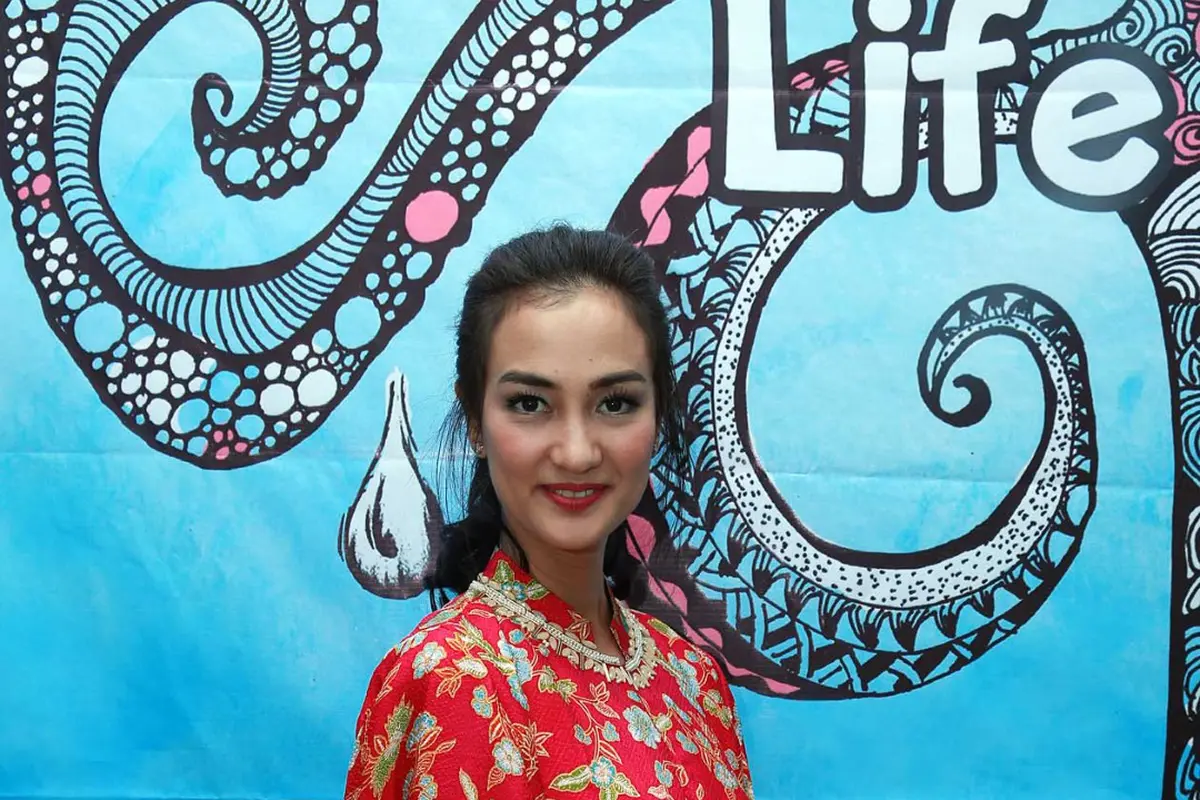 Atiqah Hasiholan