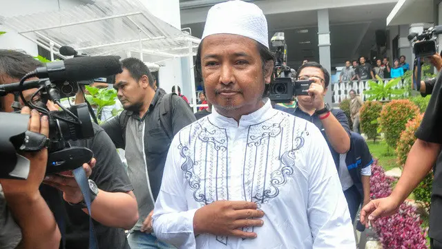   Ayahanda Marshanda, Irwan Yusuf, akhirnya keluar dari Panti Sosial Bina Insan Bangun Daya 2, Jakarta Timur. Irwan diperbolehkan keluar setelah dijemput sang kakak, Lusi.