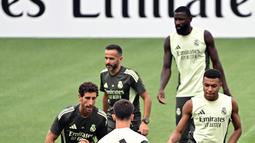 Pada laga perdana La Liga musim 2025/2026, Los Blancos akan menjamu Osasuna. (JAVIER SORIANO/AFP)