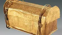 Tulisan-tulisan yang diukirkan pada pelindung laci batu menceritakan tentang bagai bongkahan tengkorak Buddha bisa sampai ada dalam kotak. (Sumber Chinese Cultural Relics via Daily Mail) 