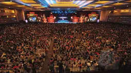 Ribuan warga tionghoa merayakan Cap Go Meh Bersama 2015 di Arena JIExpo Kemayoran, Jakarta, Senin (3/2). Perayaan Cap Go Meh 2015 mengambil tema Bersama Membangun Indonesia, Indonesia Satu, Indonesia Jaya. (Liputan6.com/Faizal Fanani)