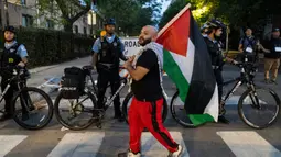 Konvensi Nasional Partai Demokrat (DNC) di Chicago, Amerika Serikat diwarnai aksi unjuk rasa massa pro-Palestina. (CHRISTIAN MONTERROSA/AFP)