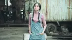 Memiliki nama panggung Indahkus, Indah merupakan lulusan kedokteran yang terjun ke dunia musik. Ia pun merupakan penyanyi, penulis lagu, aktris dan vlogger. Selain itu ia juga pernah menjadi peserta dalam Miss Indonesia 2014 mewakili Sulawesi Tengah. (Liputan6.com/IG/@indahkus_)