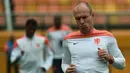 Gelandang tim nasional Belanda, Arjen Robben berikan komentarnya tentang Messi, Rabu (9/7/2014) (AFP PHOTO / DAMIEN MEYER)