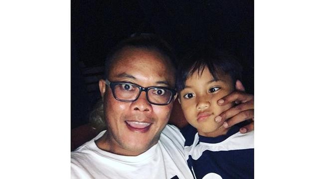 6 Momen Kebersamaan Sule Bareng Anak Bungsunya, Belikan Mainan Seharga Rp 23,7 Juta