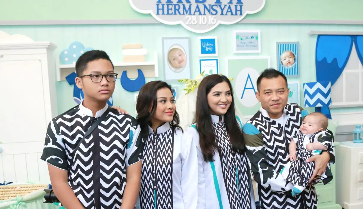 Sebagai istri, ternyata Ashanty juga tak menampik keinginannya untuk menambah anak. Hanya saja ia memikirkan dari berbagai sisi, terutama usia Anang yang menurutnya tak lagi muda. (Galih W.Satria/Bintang.com)