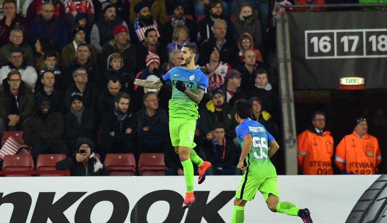 Pemain Inter Milan, Mauro Icardi, merayakan gol yang dicetaknya ke gawang Southampton pada laga Grup K Liga Europa di Stadion St Mary's, Jumat (4/11/2016) dini hari WIB. (AFP/Glyn Kirk)