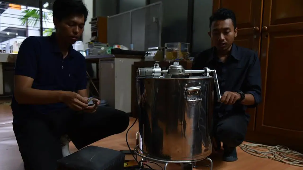 Alat pemerah madu