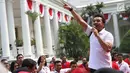 Giring Nidji saat menghibur para peserta Program Penguatan Pendidikan Pancasila di halaman Istana Bogor, Jawa Barat, Sabtu (12/8). (Liputan6.com/Angga Yuniar)