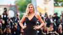 Model Kate Upton berpose untuk fotografer saat menghadiri pemutaran perdana film 'Marriage Story' di Venice Film Festival 2019, Italia, Kamis (29/8/2019). Wanita terseksi di dunia versi majalah Maxim tersebut tampil memesona dengan balutan gaun hitam. (Photo by Arthur Mola/Invision/AP)