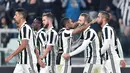 Para pemain Juventus merayakan gol Douglas Costa (tengah) saat melawan Genoa pada lanjutan Serie A di Allianz stadium, Turin, (22/1/2018). Juventus menang tipis 1-0. (Alessandro Di Marco/ANSA via AP)