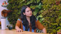 Maudy Ayunda klarifikasi jawaban viral hapuskan soal pilihan ganda ketika jadi bintang tamu tayangan YouTube Denny Sumargo yang diunggah 16 Oktober 2023. (dok. tangkapan layar YouTube CURHAT BANG Denny Sumargo)