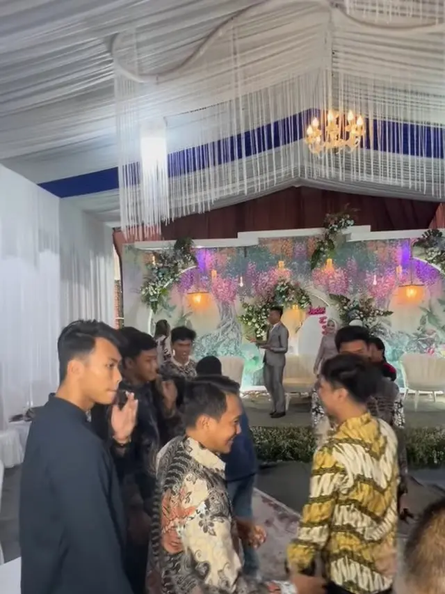 Potret Jirayut pertama kali datang ke kondangan di Indonesia (Sumber: Instagram/jirayutdaa4official)