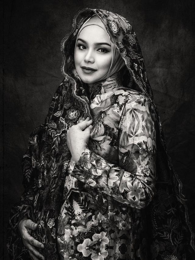 Hamil Anak Kedua di Usia 41 Tahun, Ini 6 Potret Siti Nurhaliza Pamer Baby Bump