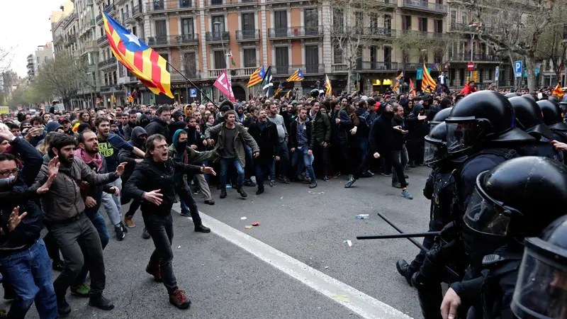 Mantan Pemimpin Catalonia Ditahan, Demonstran Bentrok dengan Polisi