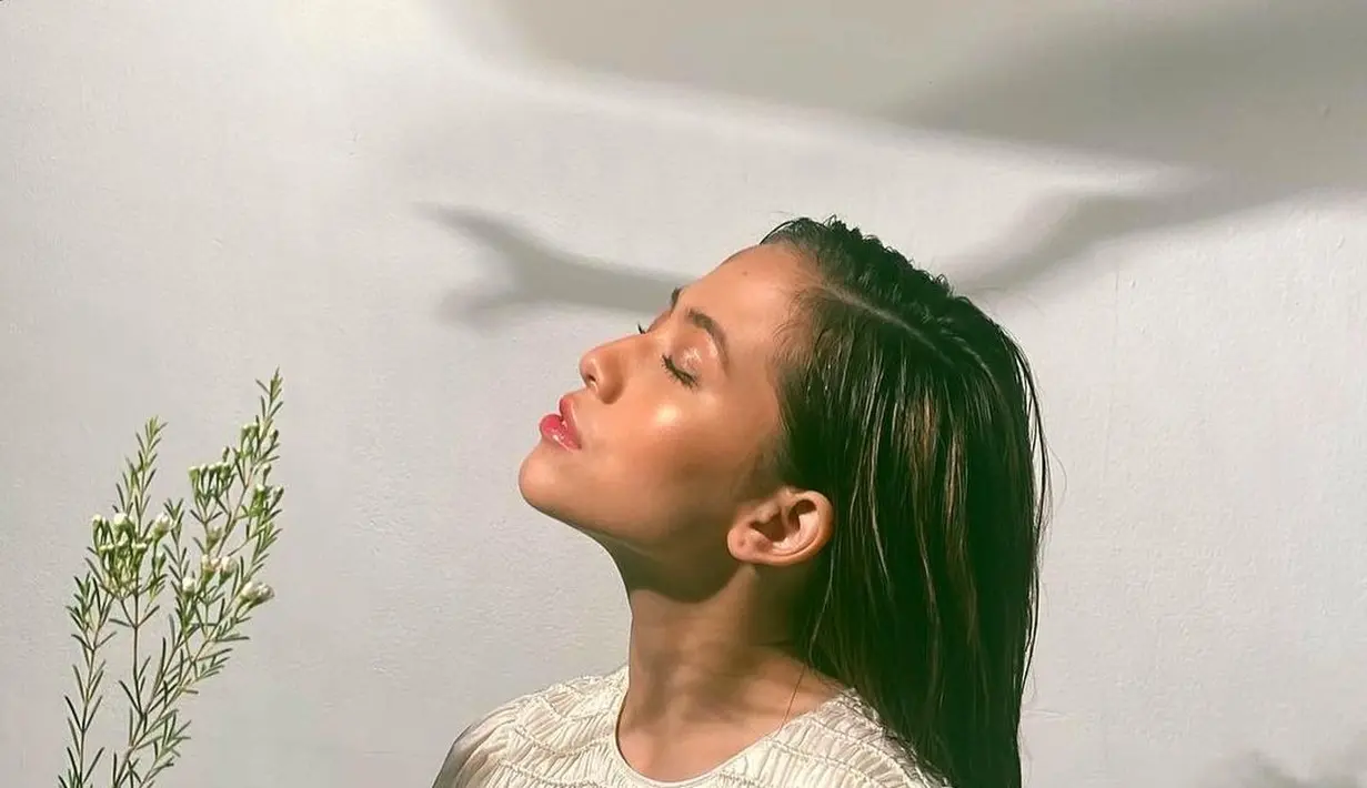 Kembalinya Zara disambut hangat oleh netter dan sejumlah publik figur seperti Ernest Prakasa yang berharap Zara belajar dari kasus ini. (Instagram @zaraadhsty)