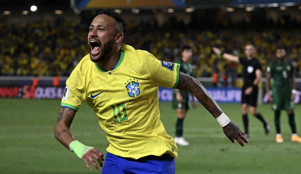 Pemain Brasil, Neymar merayakan gol ke gawang Bolivia pada laga Kualifikasi Piala Dunia 2026 di Jornalista Edgar Proença 'Mangueirao' stadium, Belem, Brasil, Sabtu (9/9/2023) pagi WIB. Neymar mengalahkan catatan Pele yang menjadi pemegang rekor sebelumnya, yaitu 77 gol. (AFP/Carl De Souza)