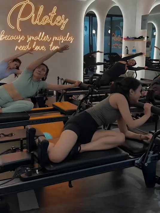 Lucunya, ada momen menarik saat Fuji melakukan pilates. Wanita 21 tahun ini sering terpeleset saat pilates. (Liputan6.com/Tiktok/@fujiiian)