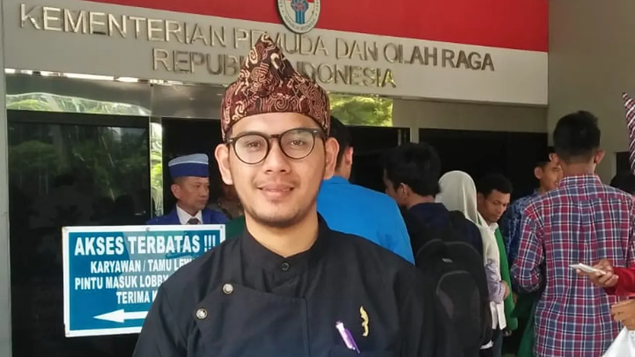 Yusep, CEO Mobidu dengan pengharagaan yang baru saja ia raih di Jakarta