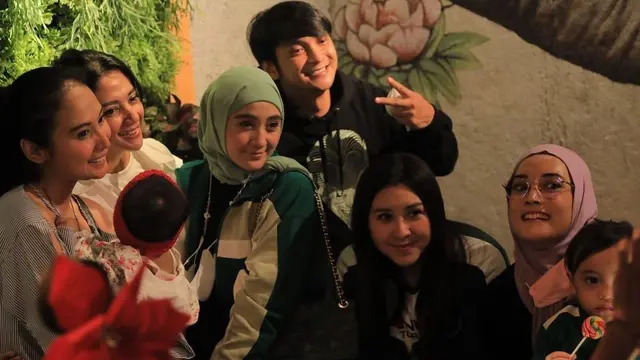 Reuni artis sinetron kolosal era 2000-an (Foto: Instagram/@erringracesita)