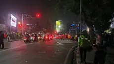 Demo di Bandung Memanas, Massa Bentrok dengan Polisi